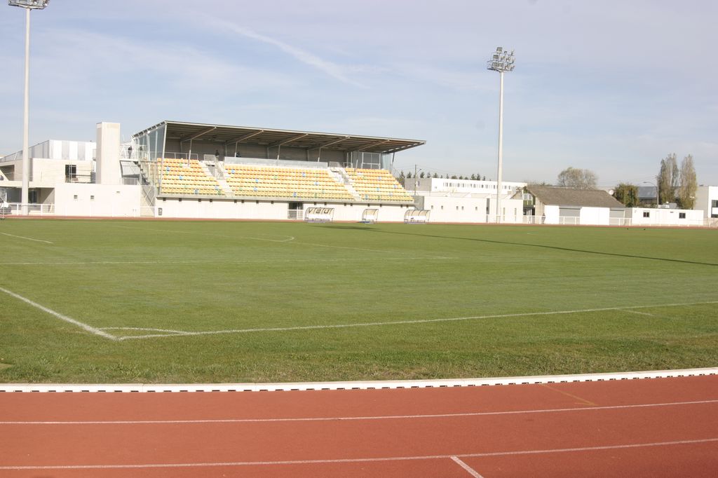 Le stade Léo Lagrange Territoires vendômois Communauté d’agglomération Le stade Léo Lagrange Territoires vendômois Communauté d’agglomération